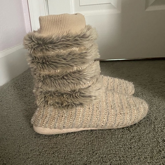 Comfy faux fur boot slippers - Picture 3 of 4